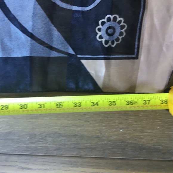 Scarf  Geometric Print 36 inches - Picture 6 of 6